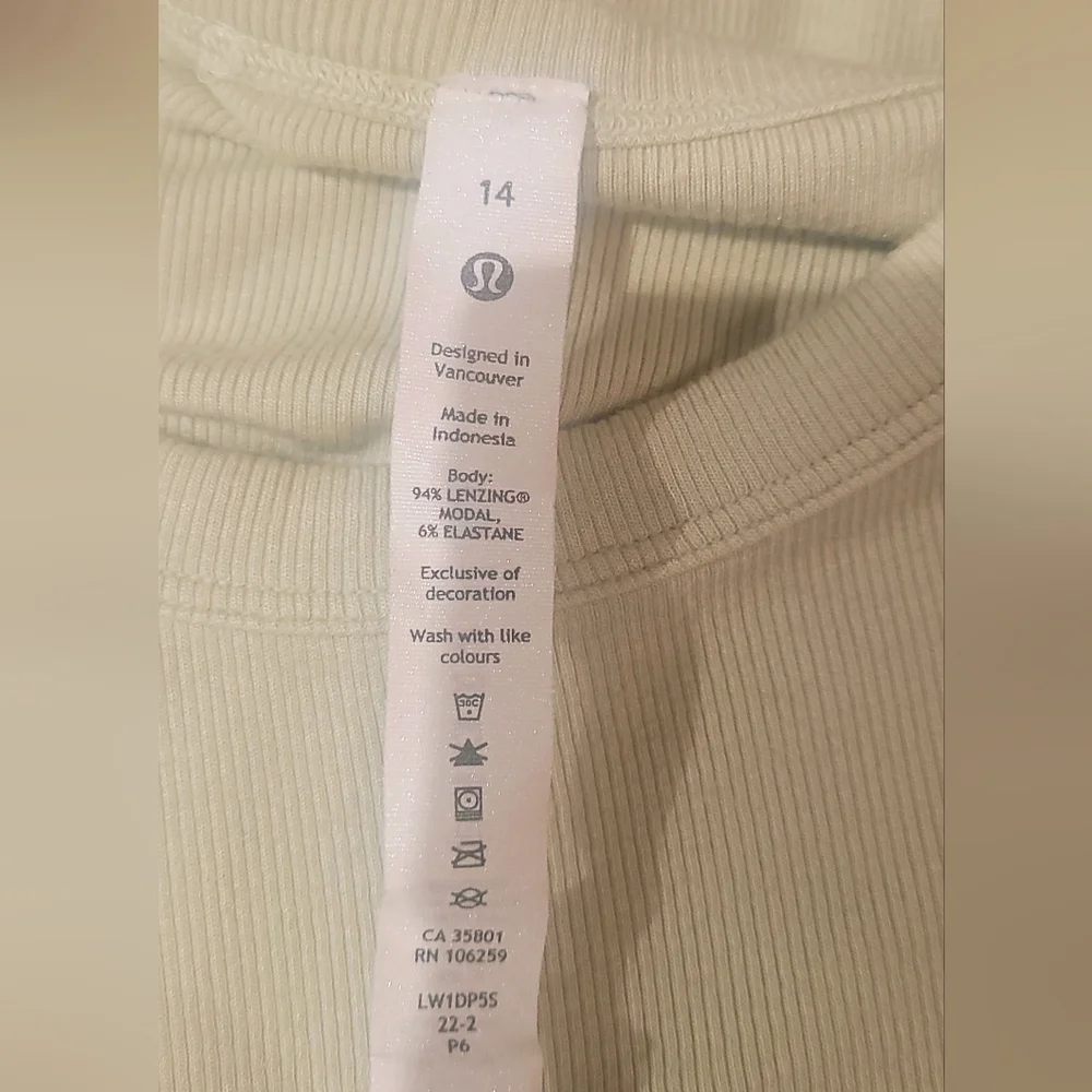 Lululemon Hold Tight Tank. Size 14 - Picture 5 of 7